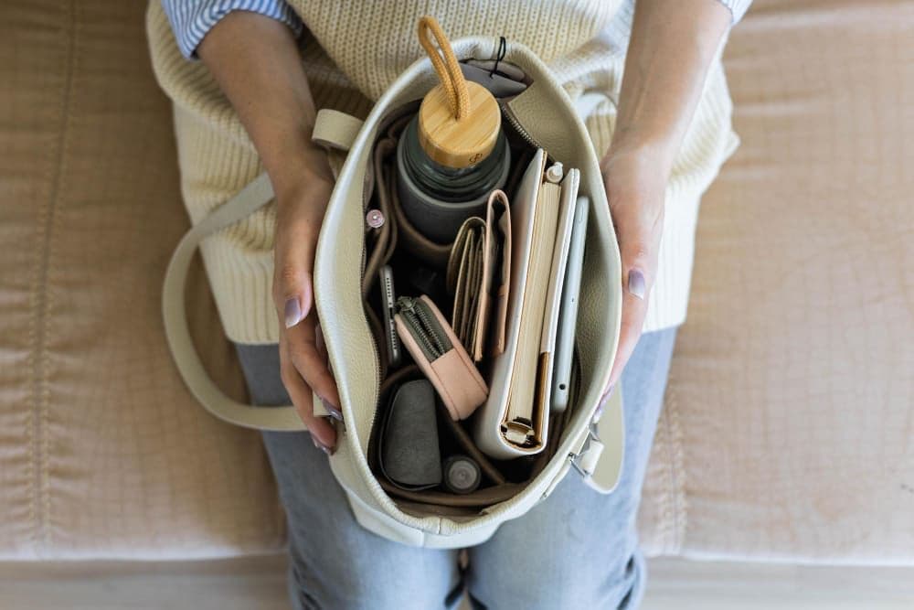 Ini Alasan Parfum Jadi Aksesori Wajib di Tas Remaja!